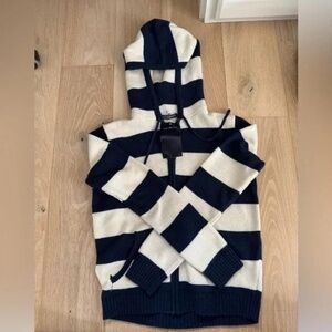 Brandy Melville Zip up